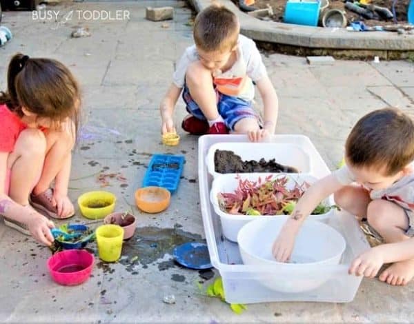 Summer Fun: Outdoor Messy Play!
