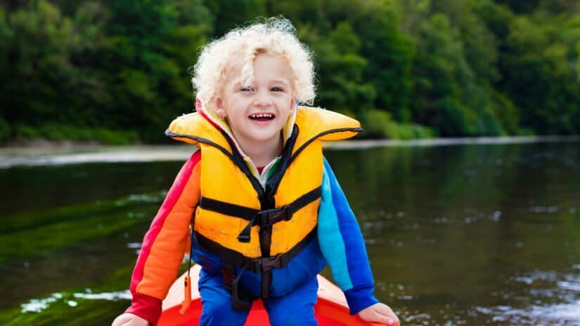 You are currently viewing Keeping Your Kids Safe on the Boat this Summer